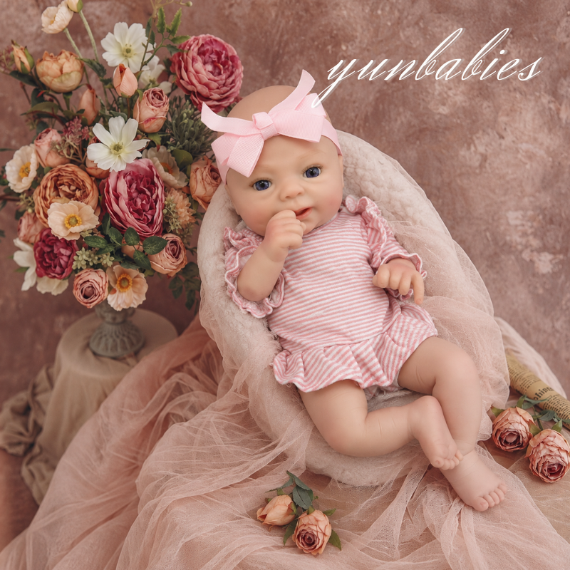 Qin realistic 16-inch sleeping silicone reborn baby doll image